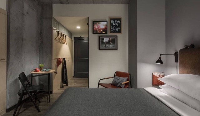 Your Perfect Boston Getaway—Pet-Friendly Access and Close to Everything