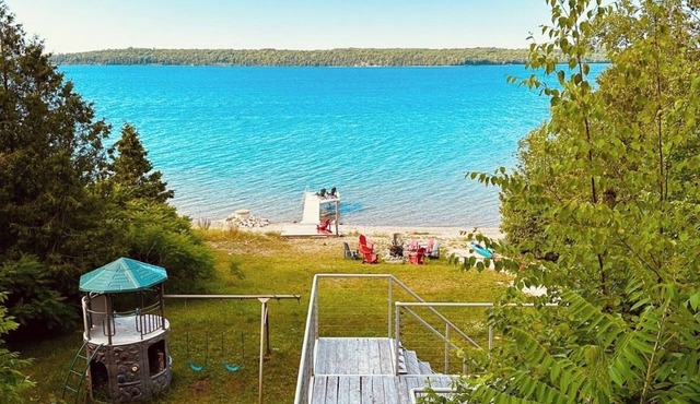 Zeta's Beachfront Cottage on Georgian Bay