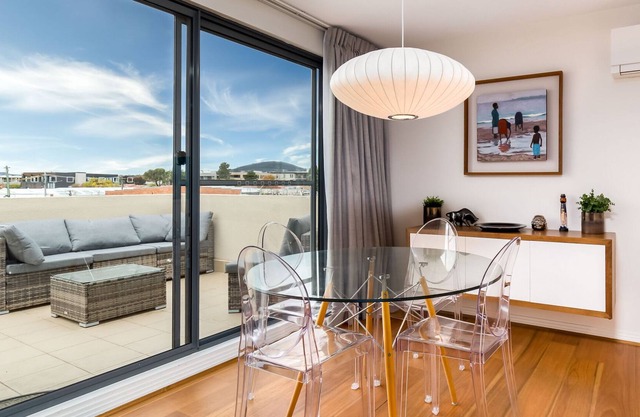 Charmingly Modern 2-bed Apartment Kingston