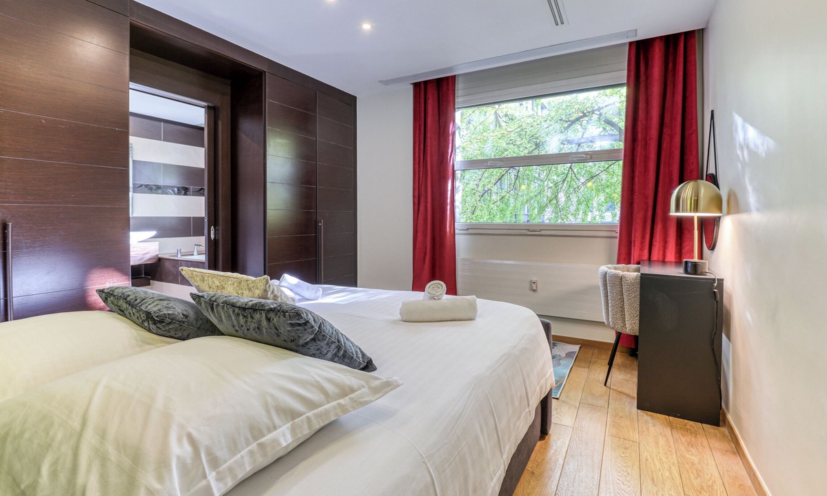Champs-Elysees Apartment | MONTAIGNE EXECUTIVE SUITE