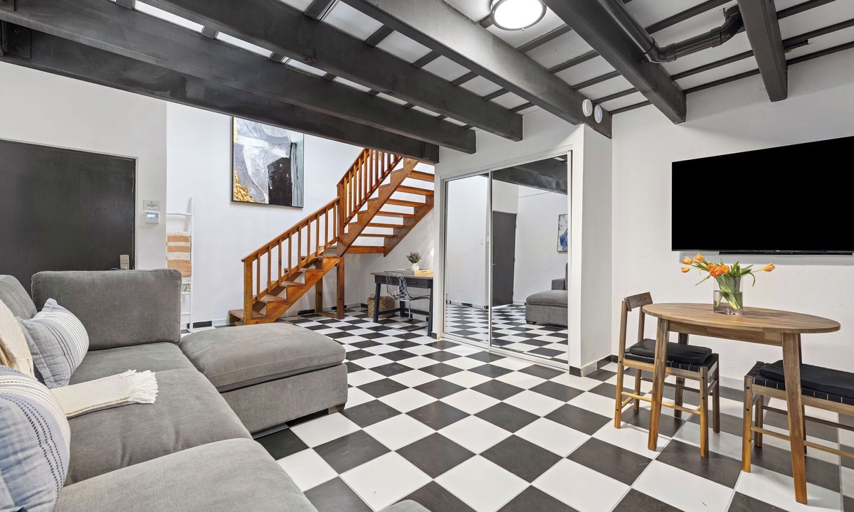 San Francisco Apartment | Villa Ignacio | Stylish mezzanine in the old town!