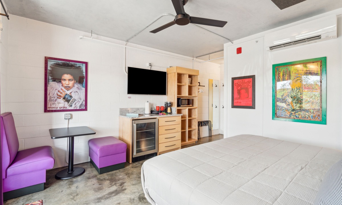 Folly Beach Hotel | Boutique Vera Hotel Room 201: King Room in the Heart of Folly Beach