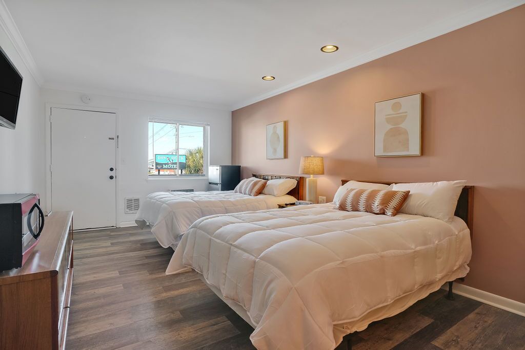 Carolina Beach Hotel | Double Room Hotel- 2 Pools, Near Beach/Boardwalk, No Pets Allowed