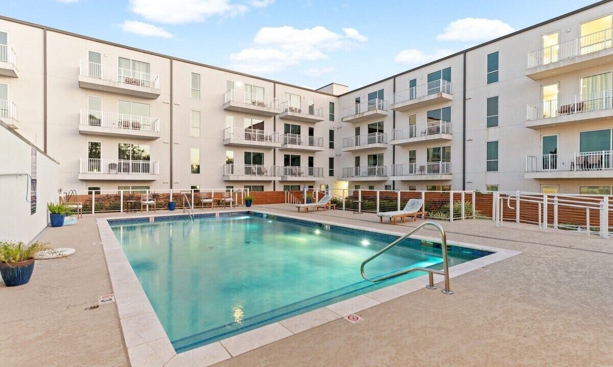 New Orleans Condo | BRAND NEW LISTING The Green Suite-w/garage parking & near French Qtr