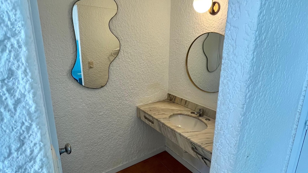 Photo of Bathroom in Peninsula