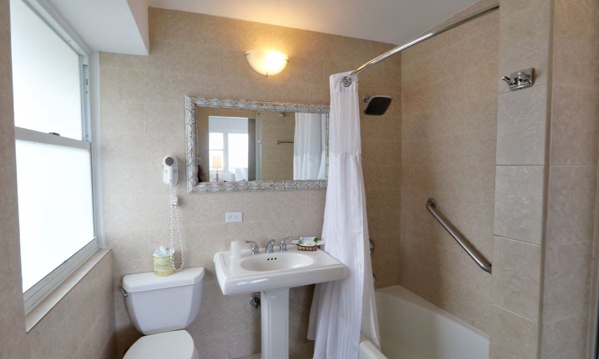 Photo of Bathroom in Miramar