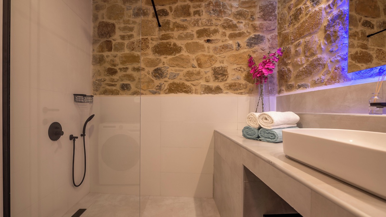 Photo of Bathroom in Koukounara