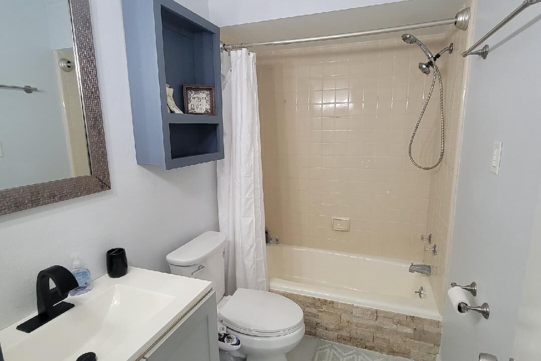 Photo of Bathroom in Kenner - Louis Armstrong International Airport