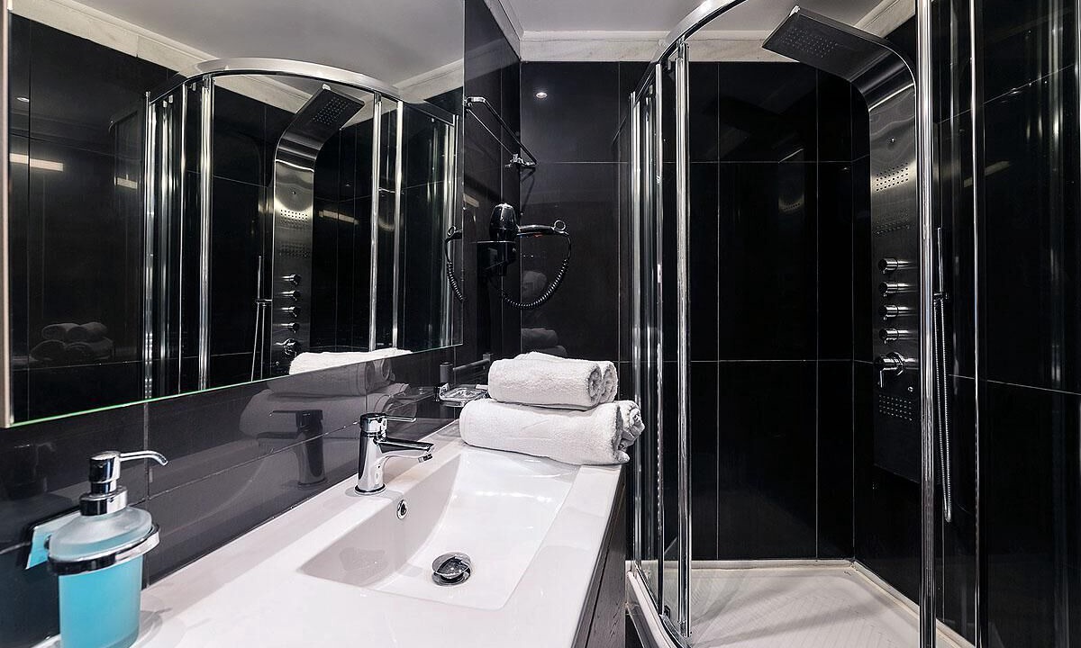 Photo of Bathroom in Platanias Town