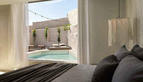 Hideout Suite with Private Pool & Yard