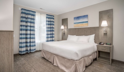 Suite, 1 King Bed, Accessible, Refrigerator & Microwave (Living Room)