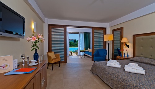 Family Room (with Sharing Pool)