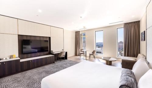 Club King Room