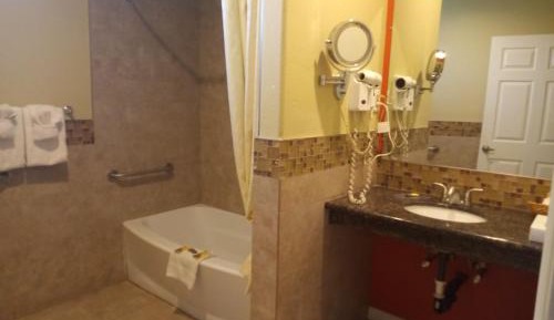 Queen Room - Disability Access/Non-Smoking