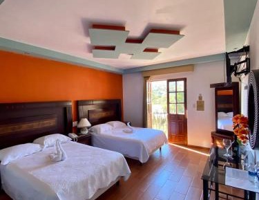 Standard Twin Room with Mountain View