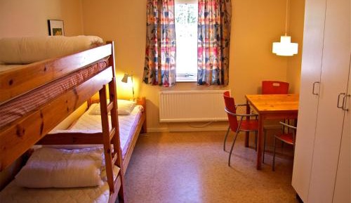 Triple Room with Shared Bathroom - No Pets
