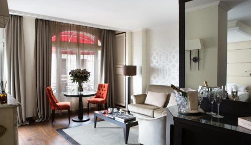 Junior Suite with City View