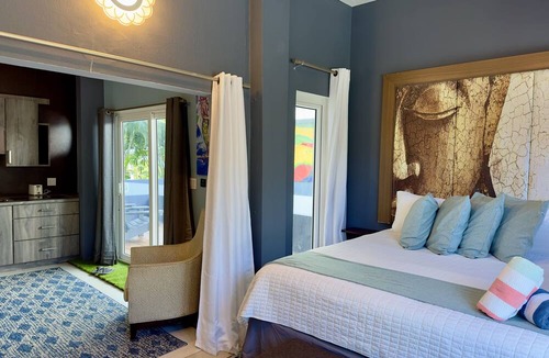 Florida Hotel | Old Crow Hotel and Suites