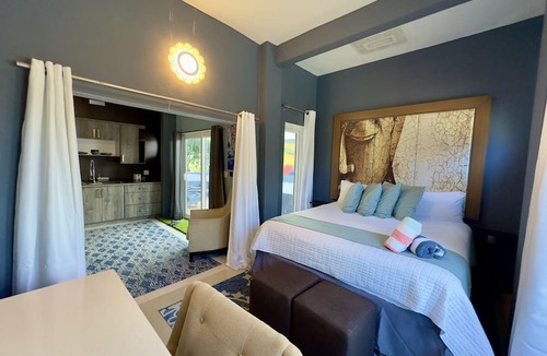 Florida Hotel | Old Crow Hotel and Suites