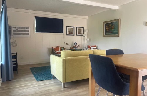 Lake of Bays Hotel | Colonial Bay Motel and Cottages