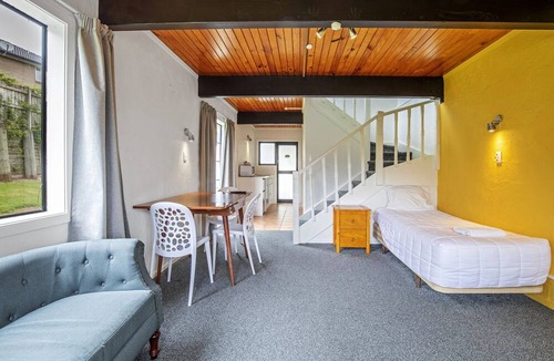 Mangere Hotel | Oakwood Manor Motor Lodge