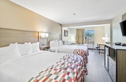 Fayetteville Hotel | Red Roof Inn & Suites Fayetteville - Fort Bragg