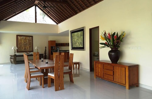 Kedewatan Hotel | Villa Santun