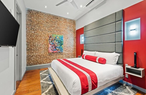 Central Business District Condo | Luxury Condo w Heated Pool & Hot Tub Near French Qtr, Great for Families, Groups