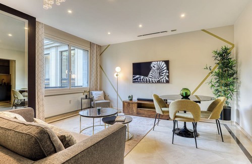 Champs-Elysees Apartment | MONTAIGNE EXECUTIVE SUITE