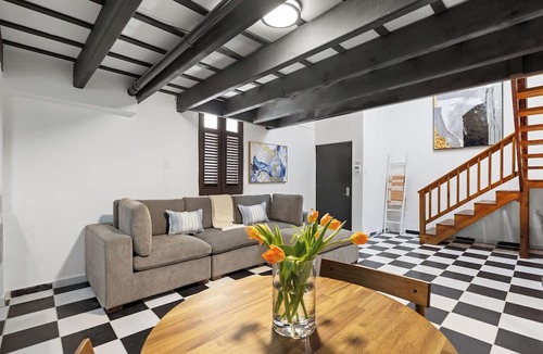 San Francisco Apartment | Villa Ignacio | Stylish mezzanine in the old town!