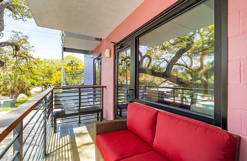 Folly Beach Hotel | Boutique Vera Hotel Room 201: King Room in the Heart of Folly Beach