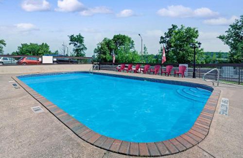 Silvertown Hotel | Super 8 by Wyndham Niagara Falls North