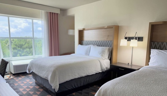 Holiday Inn & Suites Fayetteville W-Fort Bragg Area by IHG
