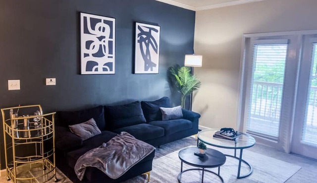 Airy 2 King Bed Suite—Mins to Uptown Charlotte!