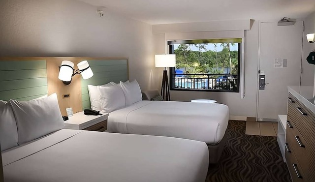 Gateway to Disney Magic: 2 Family Units with Pool Access!Shuttle to Disney-World