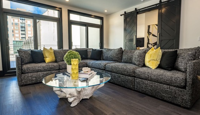 Luxury Downtown Retreat: Bold & Stylish Escape in the Heart of New Orleans