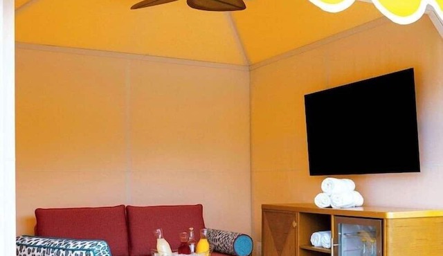 2 Connecting Suites at a 4⭐️ Hotel