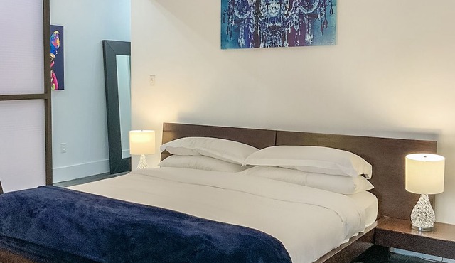 Location Location Location! Comfy Plush Modern Condo in The Center of Everything