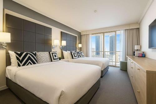 Sea View Hotel Room Heart of Surfers Paradise
